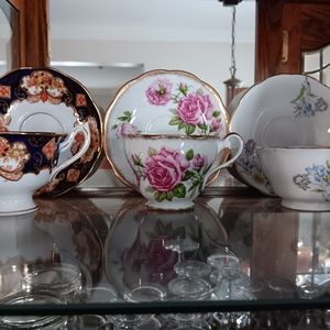 Tea cups and saucer